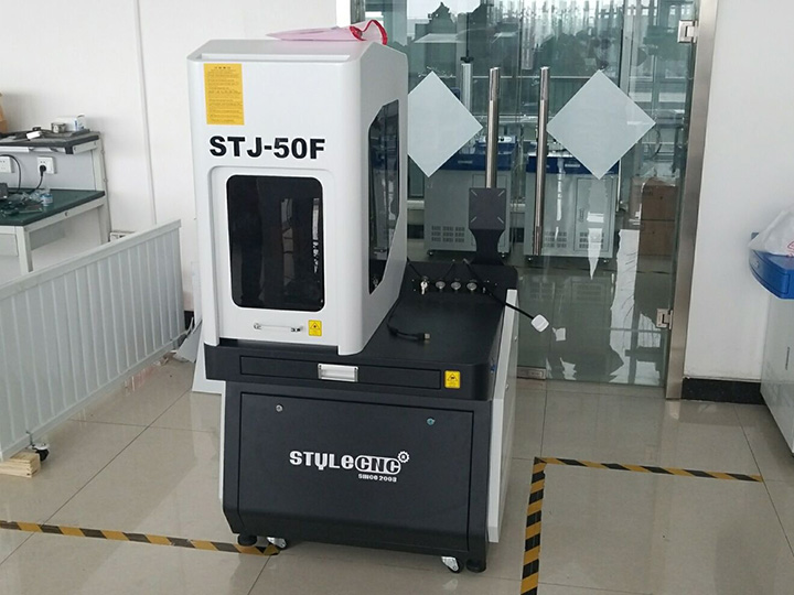 業余愛好適用于小型企業、家庭商店的光纖激光雕刻機