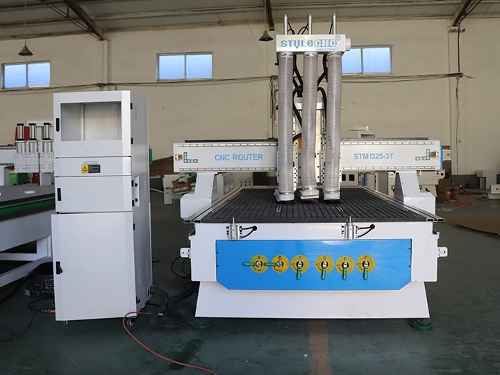 出售三軸數(shù)控木材銑削和切割機(jī) 出售三軸數(shù)控木材銑削和切割機(jī)