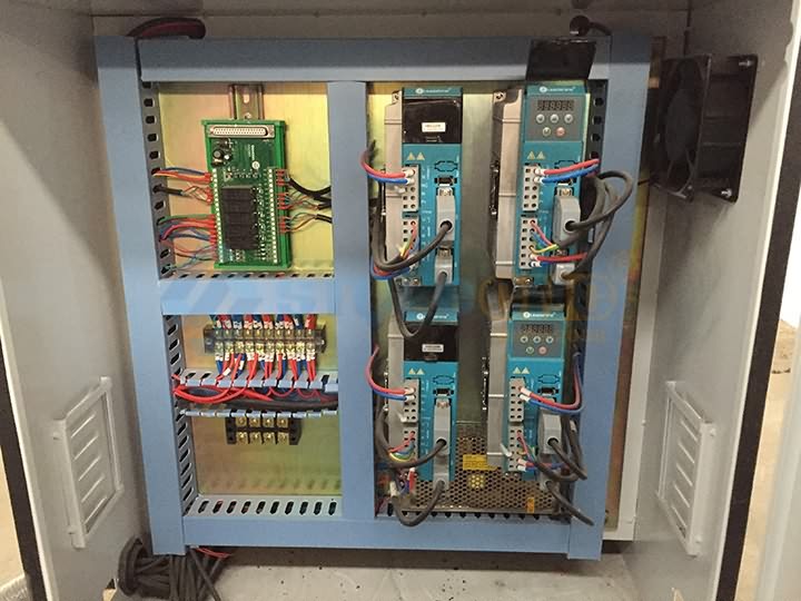 混合伺服驅(qū)動器和電機(jī) 混合伺服驅(qū)動器和電機(jī)