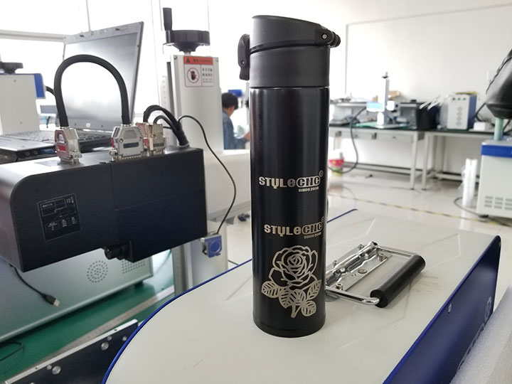 帶旋轉附件的粉末涂層杯子激光雕刻