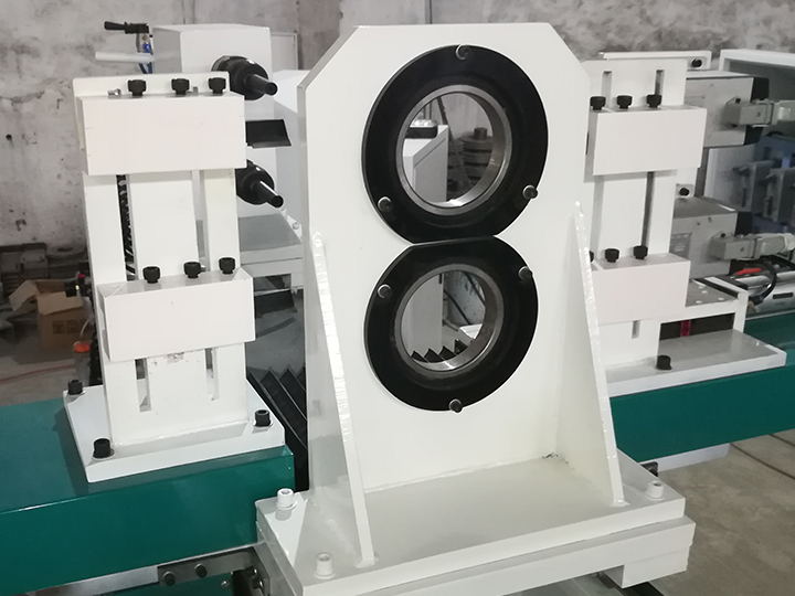 雙主軸自動數(shù)控木工車床，用于棒球棒