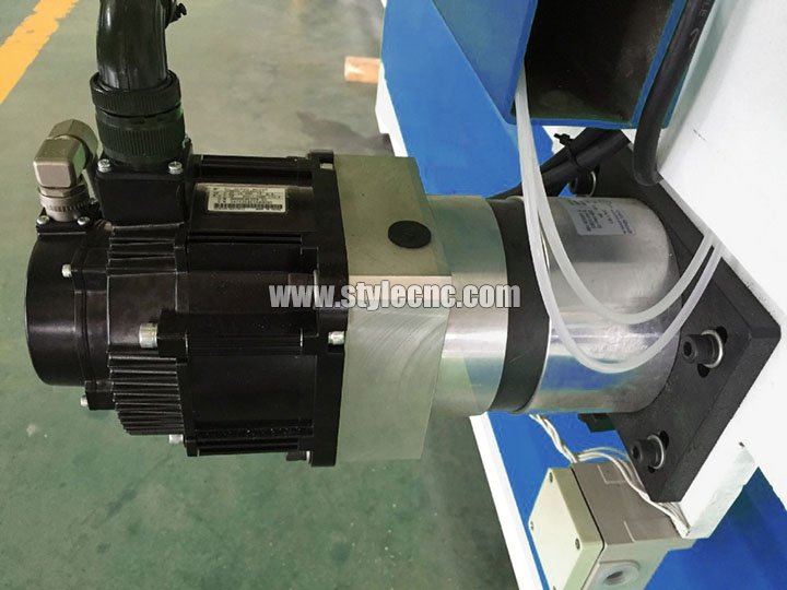 日本安川伺服電機(jī)及驅(qū)動(dòng)器 日本安川伺服電機(jī)及驅(qū)動(dòng)器