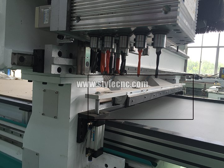 定制家具數(shù)控雕刻機(jī)自動(dòng)推料系統(tǒng) 定制家具數(shù)控雕刻機(jī)自動(dòng)推料系統(tǒng)