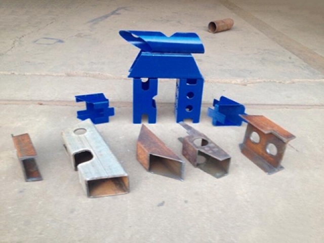 用于方形和圓形管切割項(xiàng)目的數(shù)控等離子切割機(jī) 用于方形和圓形管切割項(xiàng)目的數(shù)控等離子切割機(jī)