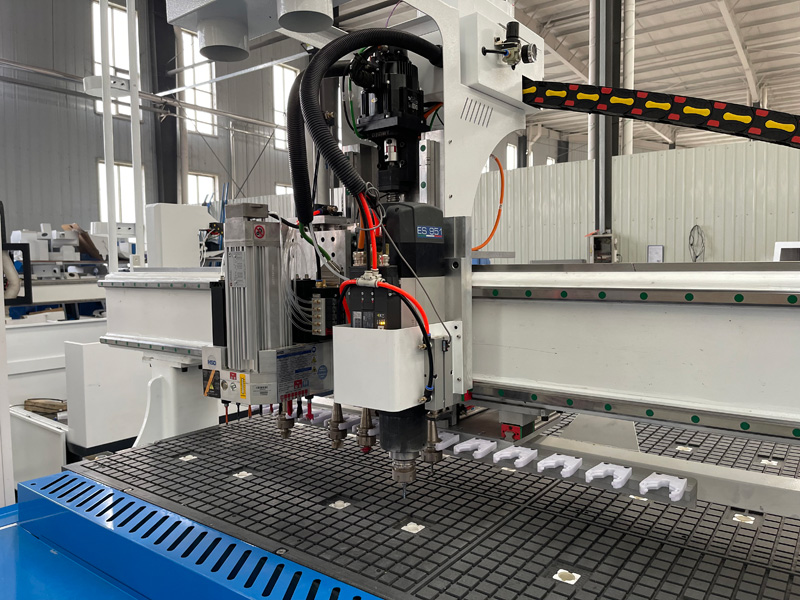 用于定制櫥柜制造的智能嵌套數控雕刻機