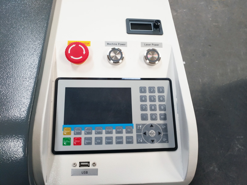 價(jià)格實(shí)惠的激光雕刻機(jī)，適用于皮革、織物、紙張、牛仔褲