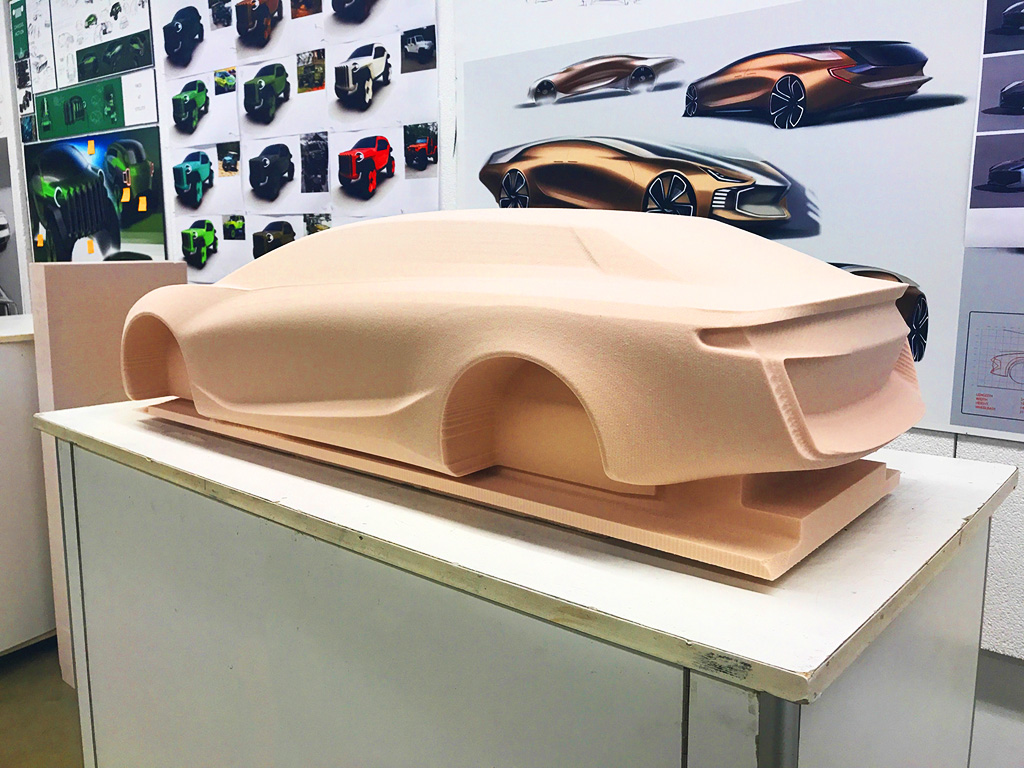 用于車(chē)身框架制造項(xiàng)目的五軸數(shù)控雕刻機(jī)機(jī)