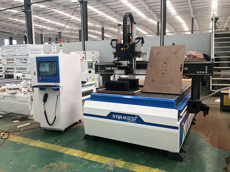 經(jīng)濟實惠的數(shù)控木工雕刻機,適用于門制作項目 經(jīng)濟實惠的數(shù)控木工雕刻機,適用于門制作項目