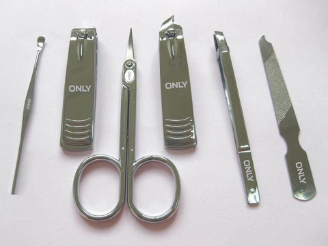 適用于金屬標牌、工藝品、藝術品、工具的光纖激光雕刻機