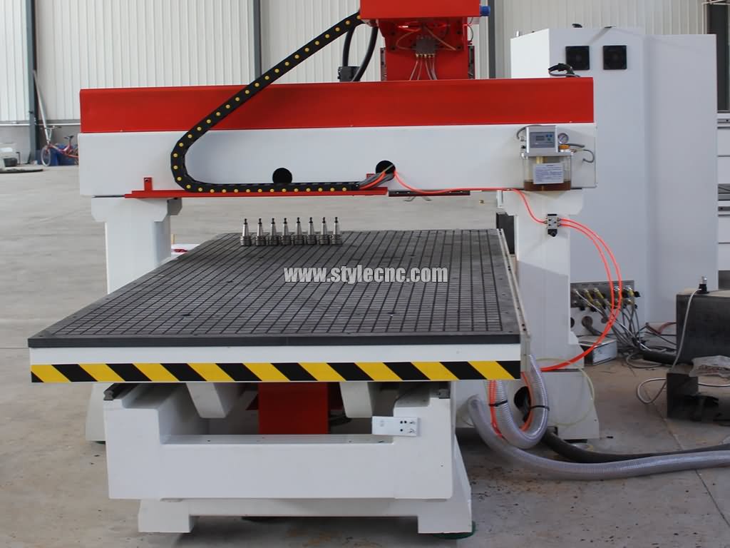 帶移動(dòng)工作臺(tái)的數(shù)控雕刻機(jī) 帶移動(dòng)工作臺(tái)的數(shù)控雕刻機(jī)