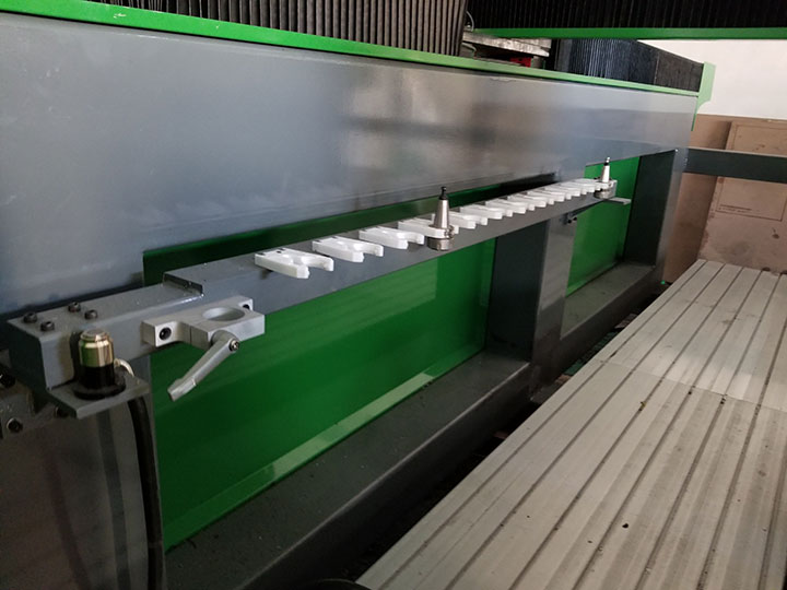 適用于四軸 EPS數控雕刻機的線性自動換刀刀庫