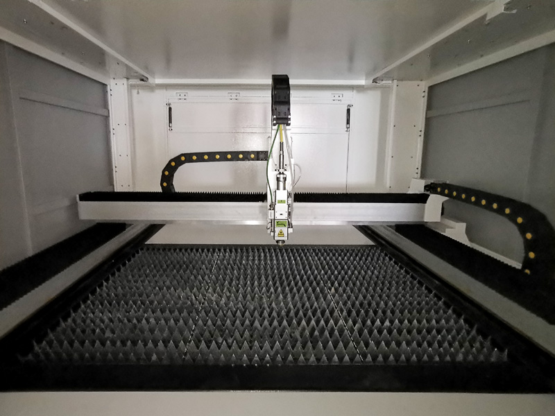 適合初學(xué)者的入門級小型金屬激光切割機(jī) 適合初學(xué)者的入門級小型金屬激光切割機(jī)