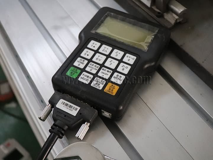 業余愛好專用數控雕刻機帶旋轉軸 - 標牌制作