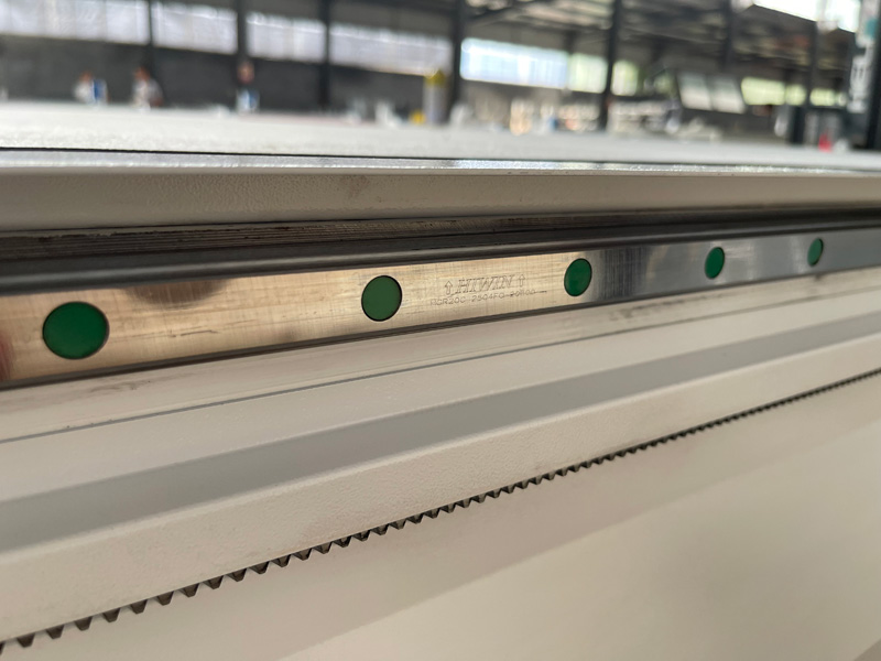 Hiwin 數字布料裁剪臺方形導軌