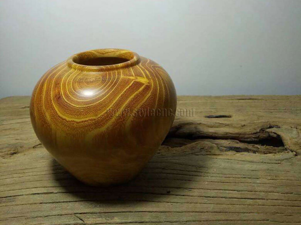 采用數控木工車床進行 Cudrania Tricuspidata 木制罐和罐子車削項目