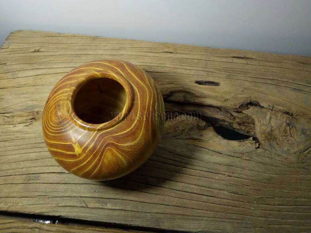 采用數控木工車床進行 Cudrania Tricuspidata 木罐車削項目