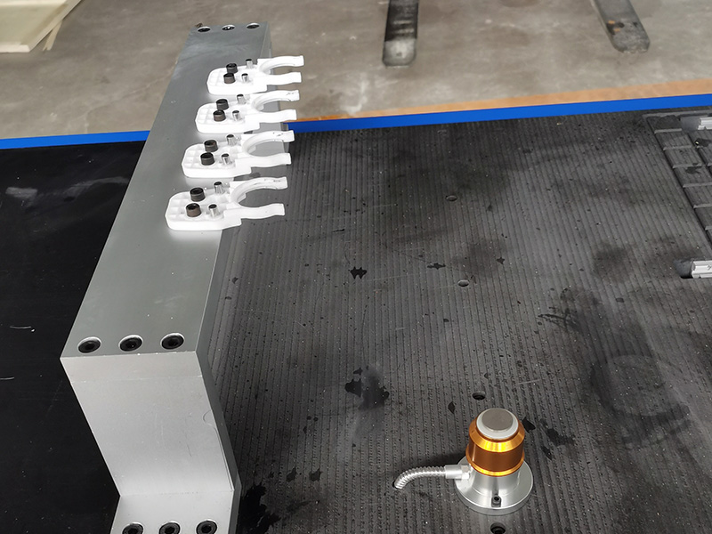 STG6090 帶第四旋轉(zhuǎn)軸的鋁合金臺式數(shù)控雕刻機(jī) STG6090 帶第四旋轉(zhuǎn)軸的鋁合金臺式數(shù)控雕刻機(jī)