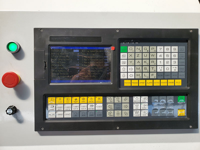 帶自動換刀裝置的四軸數(shù)控雕刻機 帶自動換刀裝置的四軸數(shù)控雕刻機