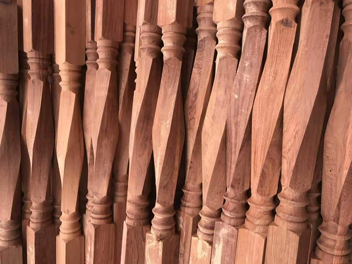 數控木工車床加工的椅腿 數控木工車床加工的椅腿