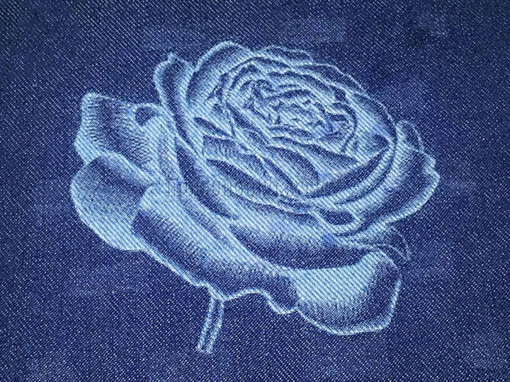 牛仔褲上的激光雕刻圖案