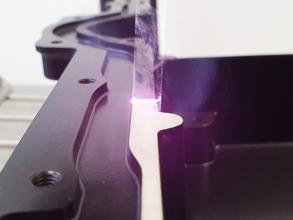 激光去除金屬零件上的涂層