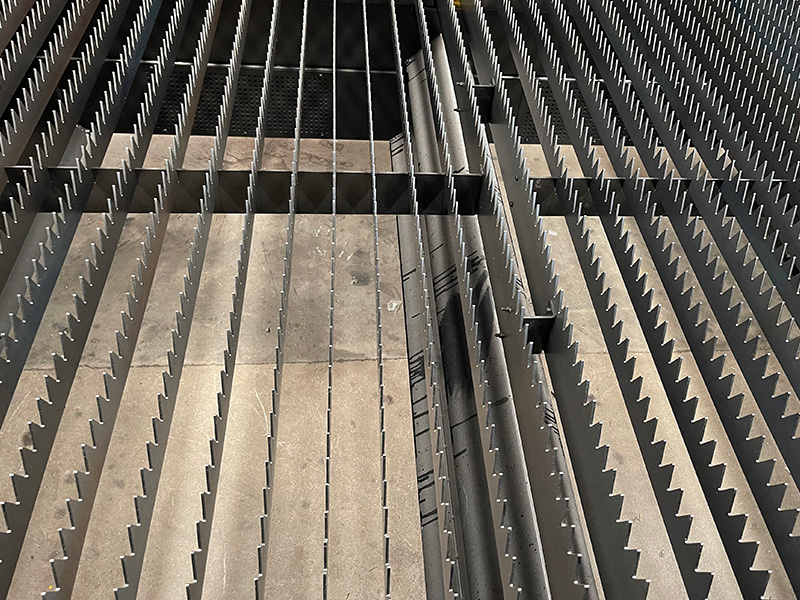 鋸齒刀片切割平臺(tái) 鋸齒刀片切割平臺(tái)