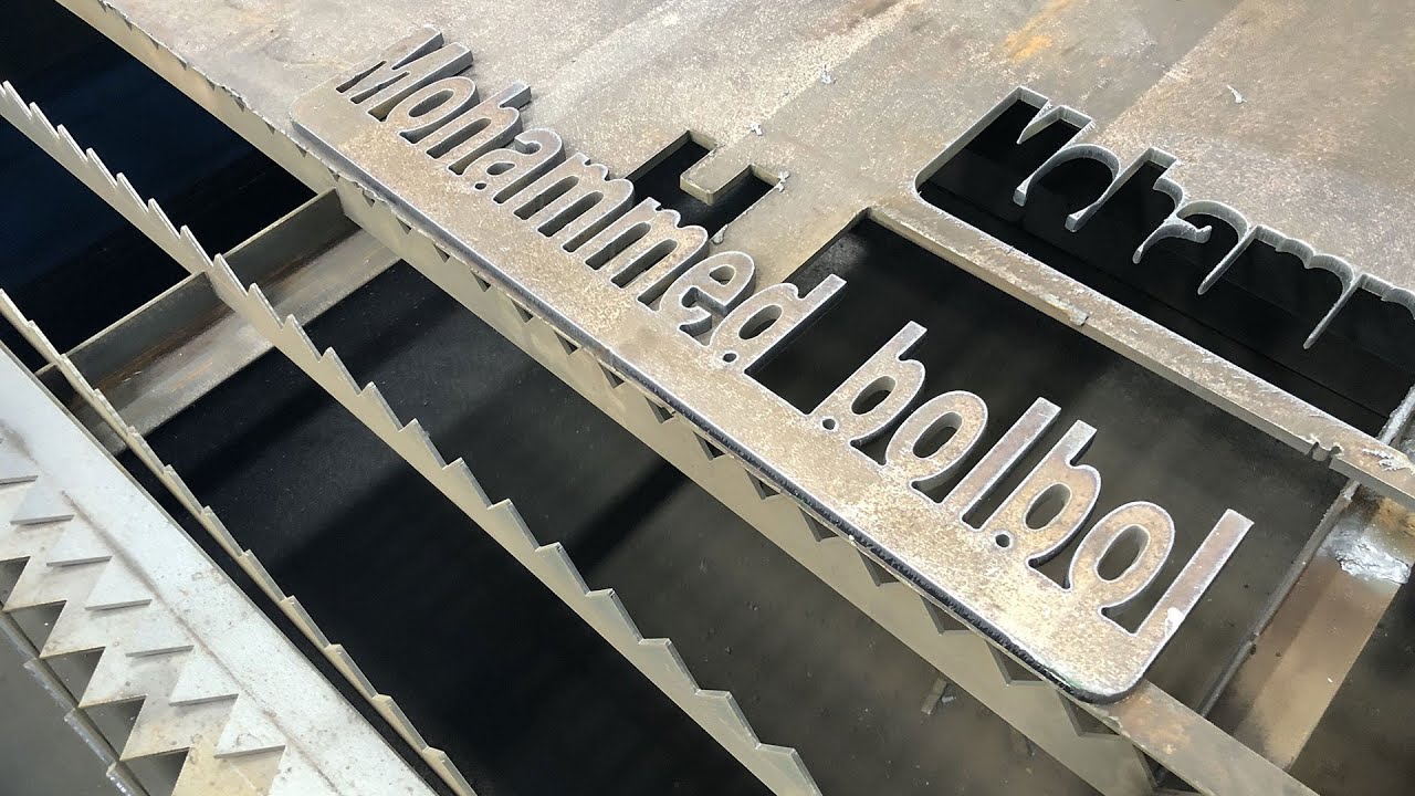 工業(yè)數(shù)控等離子切割工作臺(tái),配備 Hypertherm 等離子切割機(jī) 工業(yè)數(shù)控等離子切割工作臺(tái),配備 Hypertherm 等離子切割機(jī)