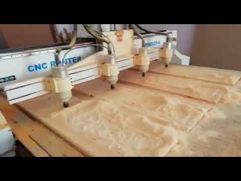 帶 4 個頭的多軸數控木工機