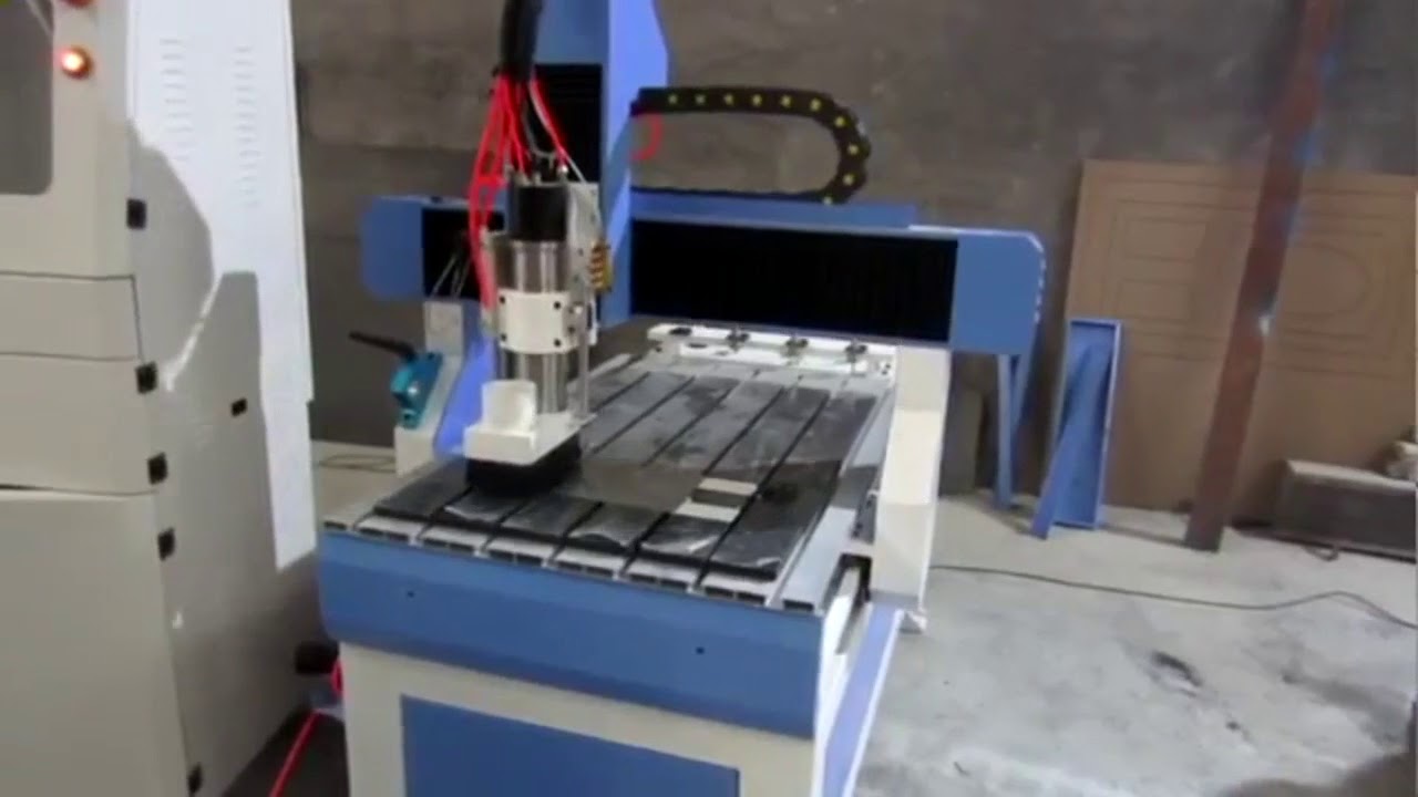 適合家庭使用的帶換刀裝置的小型臺式數(shù)控雕刻機(jī) 適合家庭使用的帶換刀裝置的小型臺式數(shù)控雕刻機(jī)